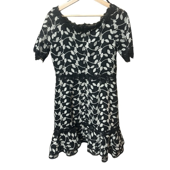 EUC - SHANI - Off the Shoulder Dress - Black/White - size 6 - Picture 6 of 6